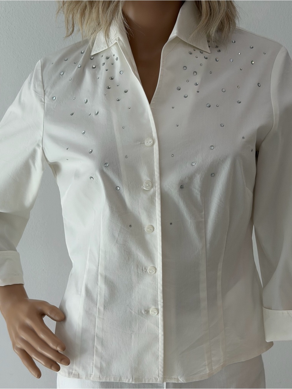 Pretty Nine West White Embellished Button-Front Blouse with Crystals, Size 6 - Picture 4 of 12